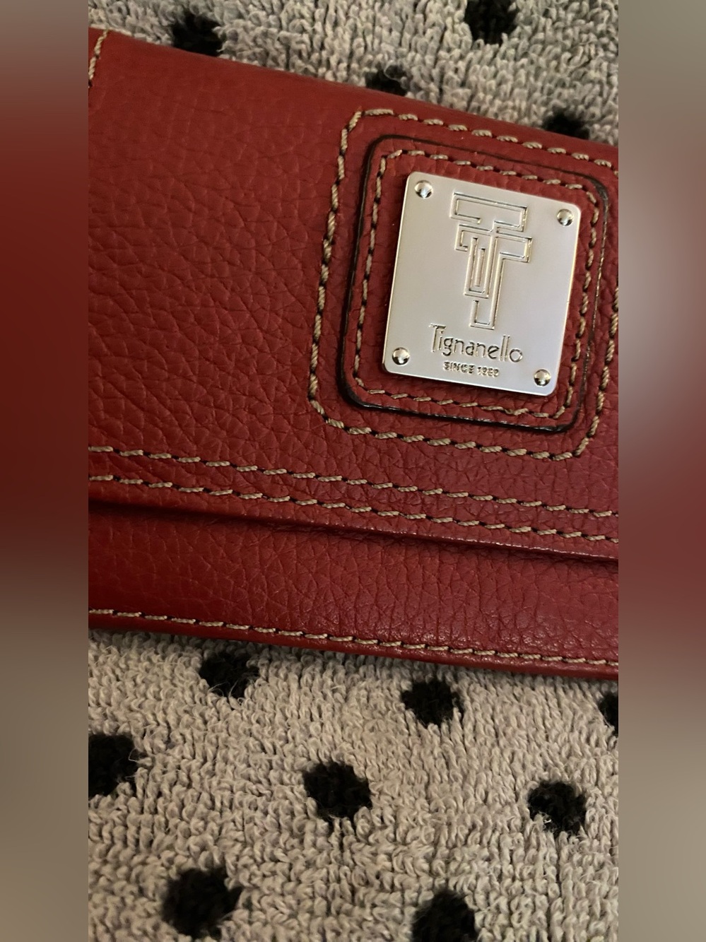 Tignanello Red Pebbled Leather Wallet with Logo Plaque - Picture 2 of 3